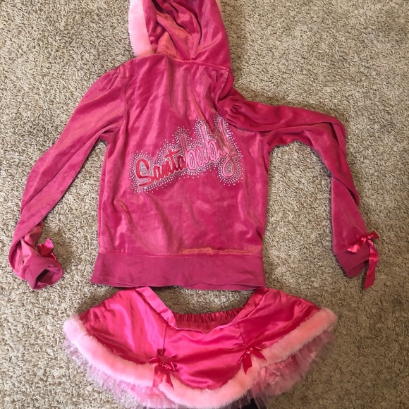 Victoria’s Secret Santa baby outfit - Picture 2 of 6